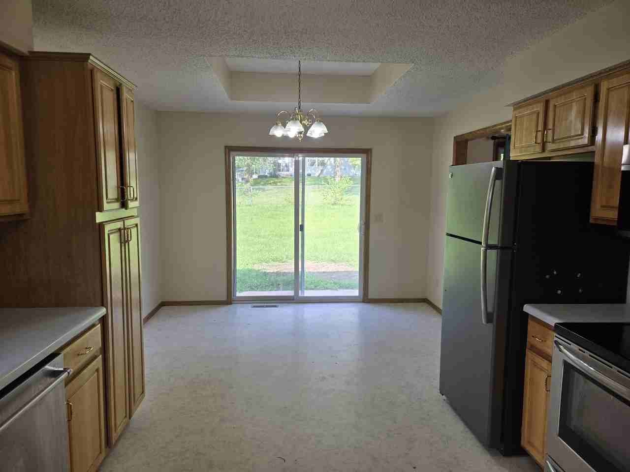3382 S Sunrise Ave - Photo 4 of 14