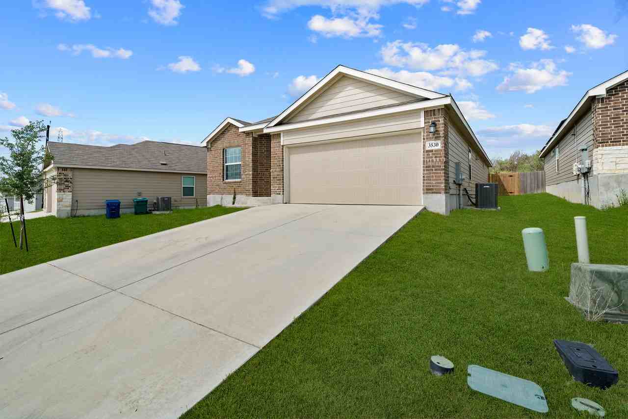 3530 Manoway Bay - Photo 2 of 28