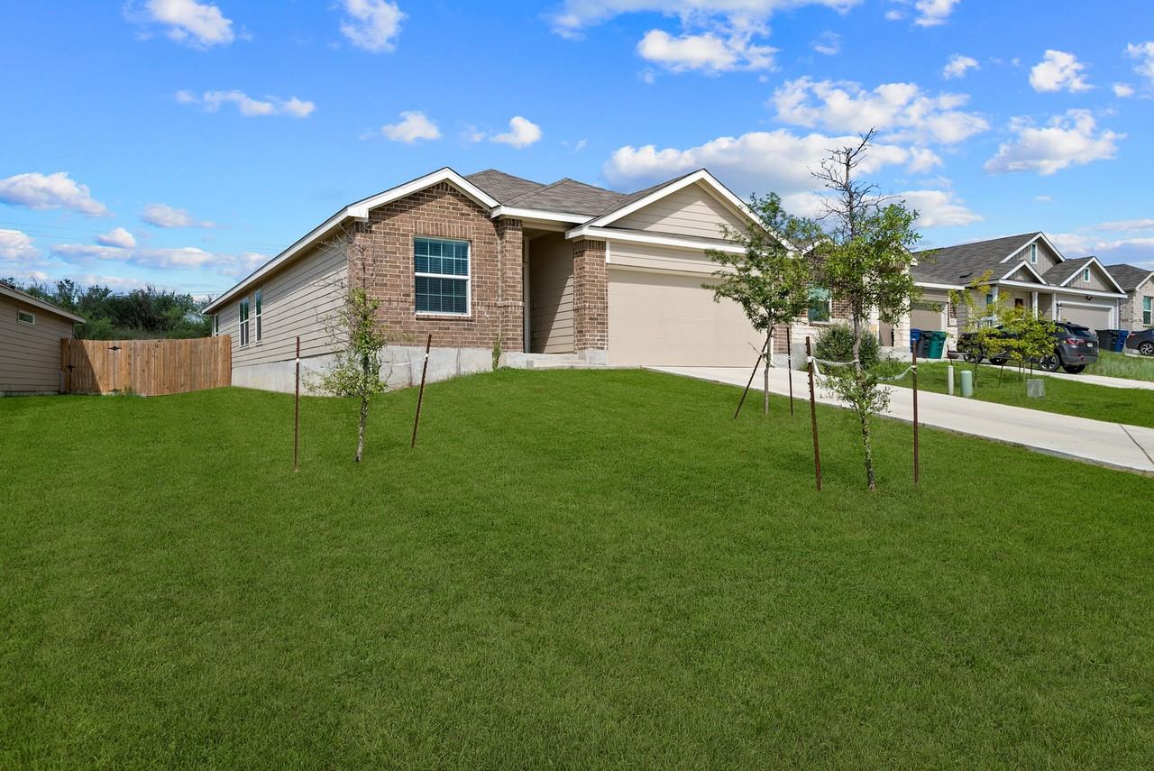 3530 Manoway Bay - Photo 3 of 28