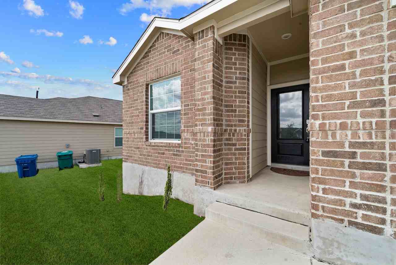 3530 Manoway Bay - Photo 4 of 28