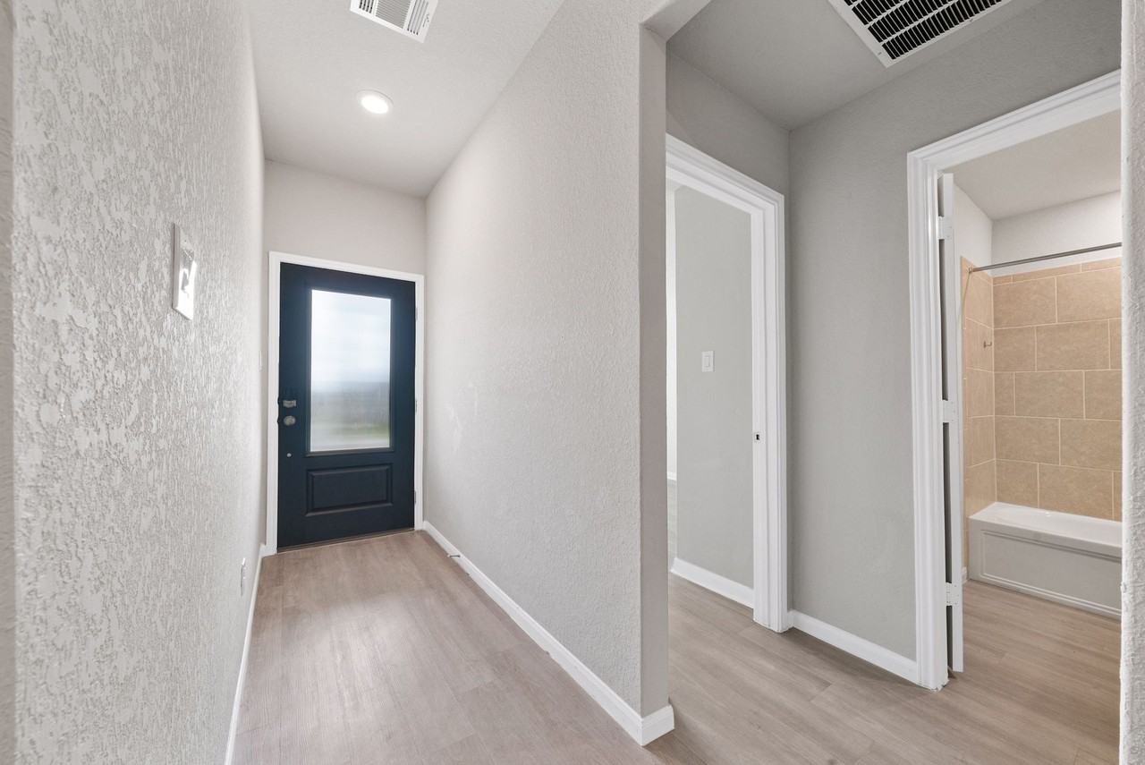 3530 Manoway Bay - Photo 5 of 28