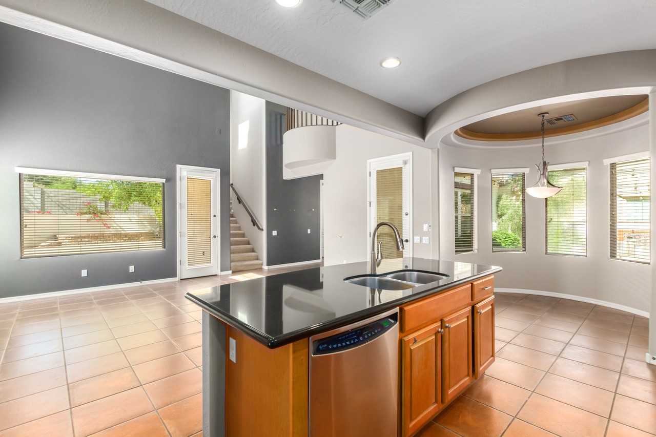 20946 W Prospector Way - Photo 2 of 28