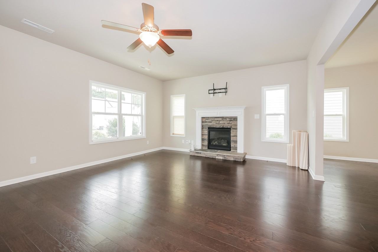 140 Southridge - Photo 3 of 17