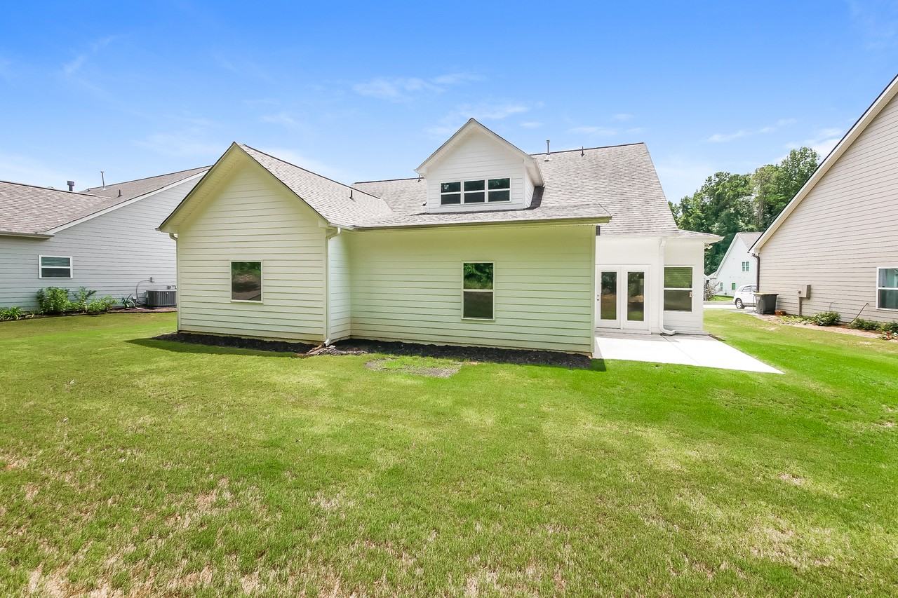 140 Southridge - Photo 2 of 17