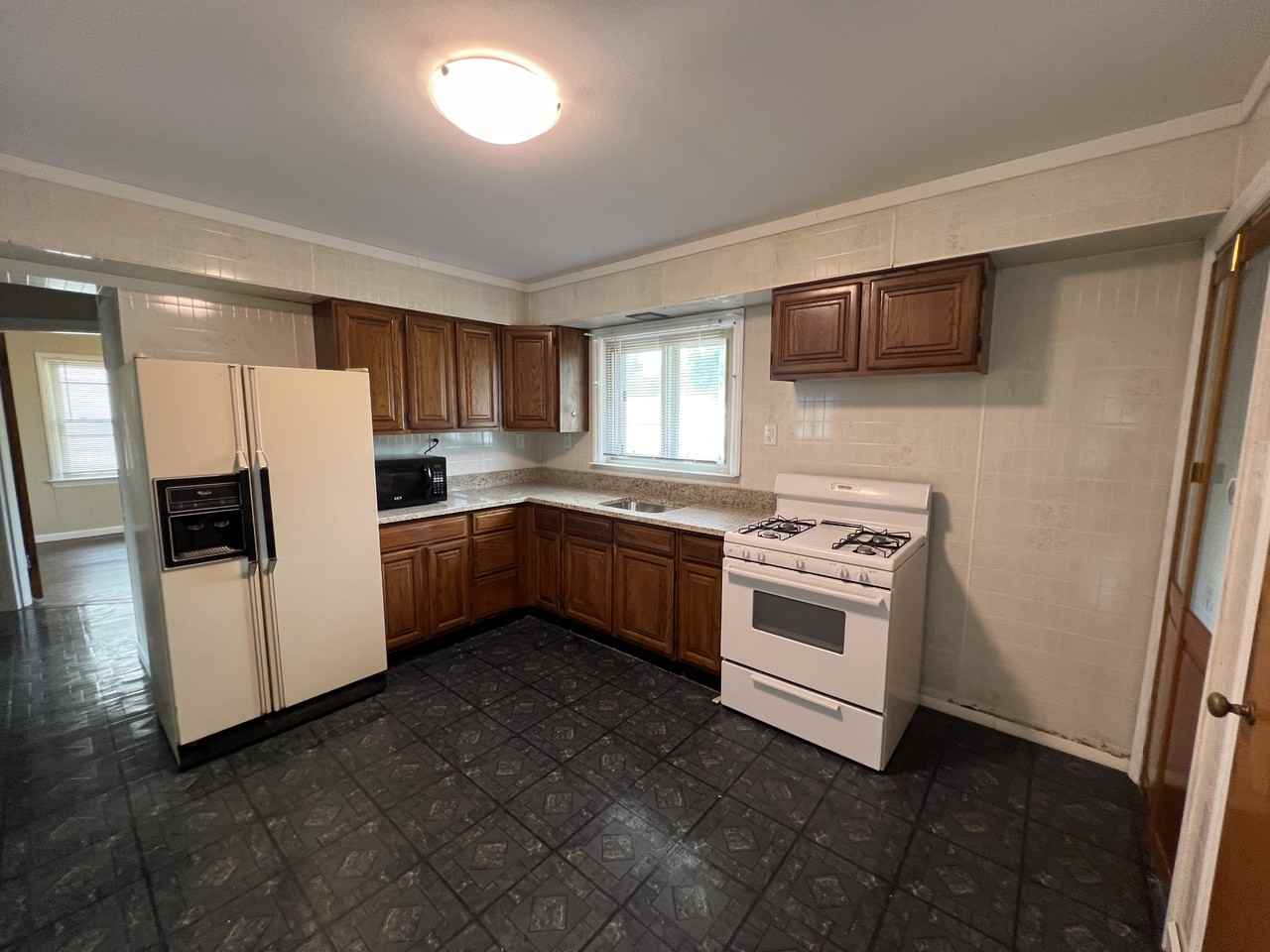 4419 Lindscott Ave - Photo 2 of 10