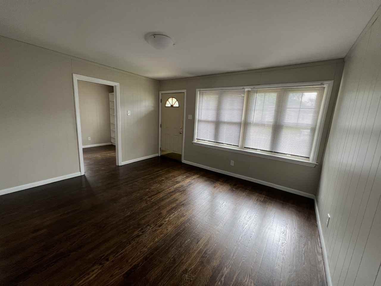 4419 Lindscott Ave - Photo 3 of 10