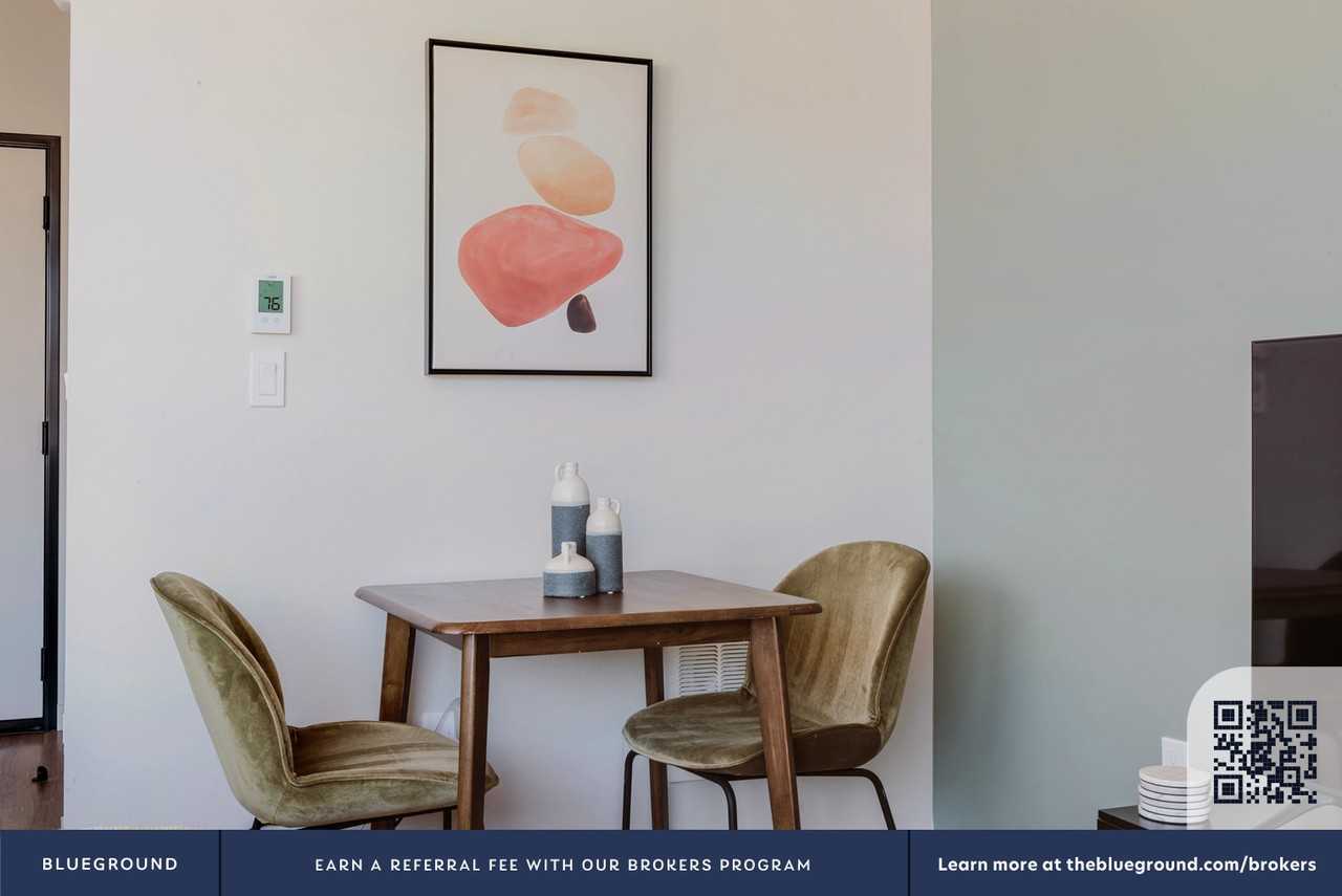 1305 East Marion Street - Photo 5 of 75