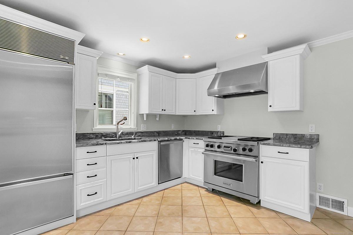 303 Lalley Blvd - Photo 6 of 24