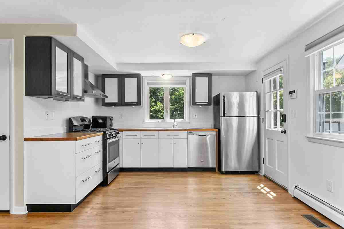 328 Alma Dr - Photo 3 of 25