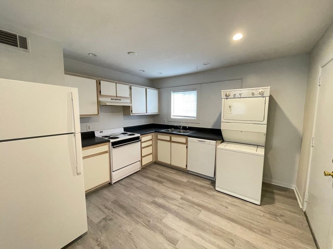 Two Bedroom To Call Home in Normaltown - Photo 4 of 31