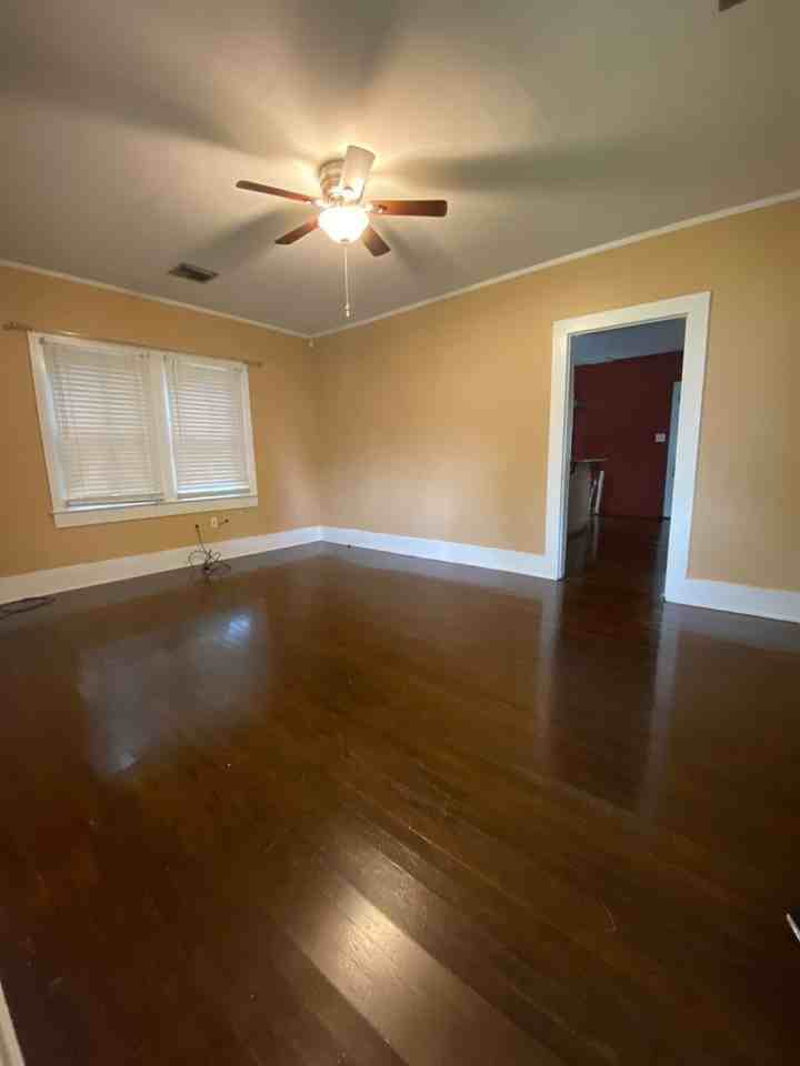 914 Saint Patrick St - Photo 3 of 10