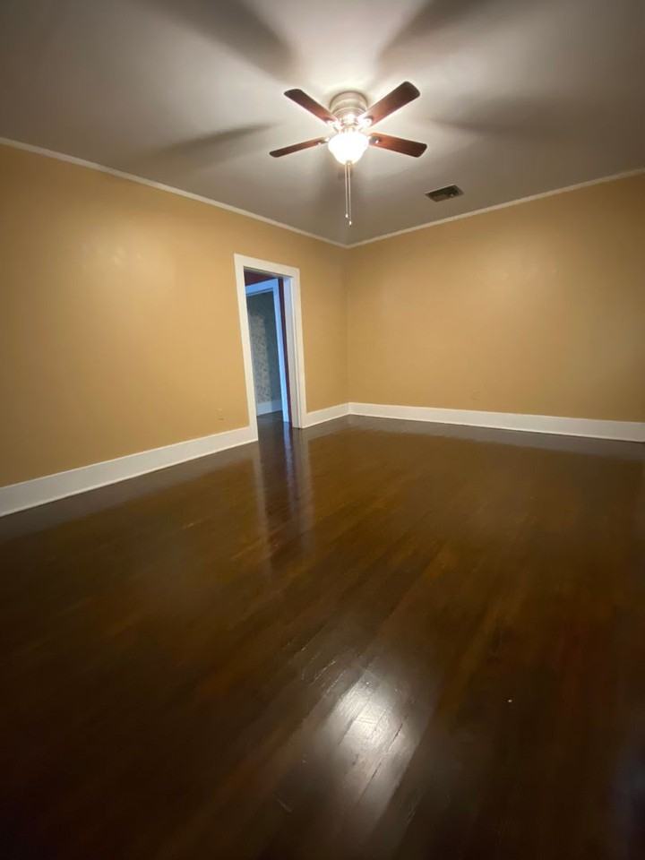 914 Saint Patrick St - Photo 4 of 10