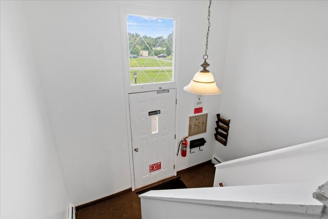 Burke Crest Apartments - Photo 4 of 34