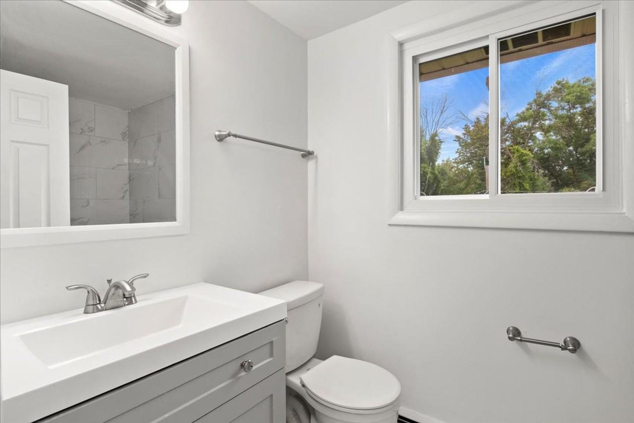 Burke Crest Apartments - Photo 6 of 34