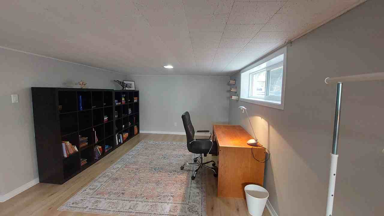 661 Westminster Avenue - Photo 3 of 6