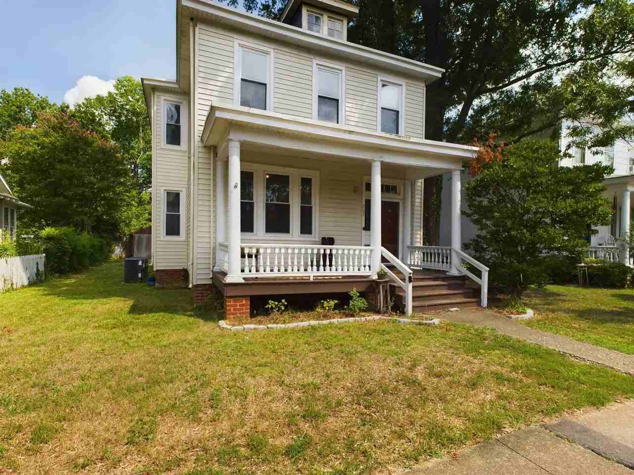 203 W 33rd St - Photo 2 of 32