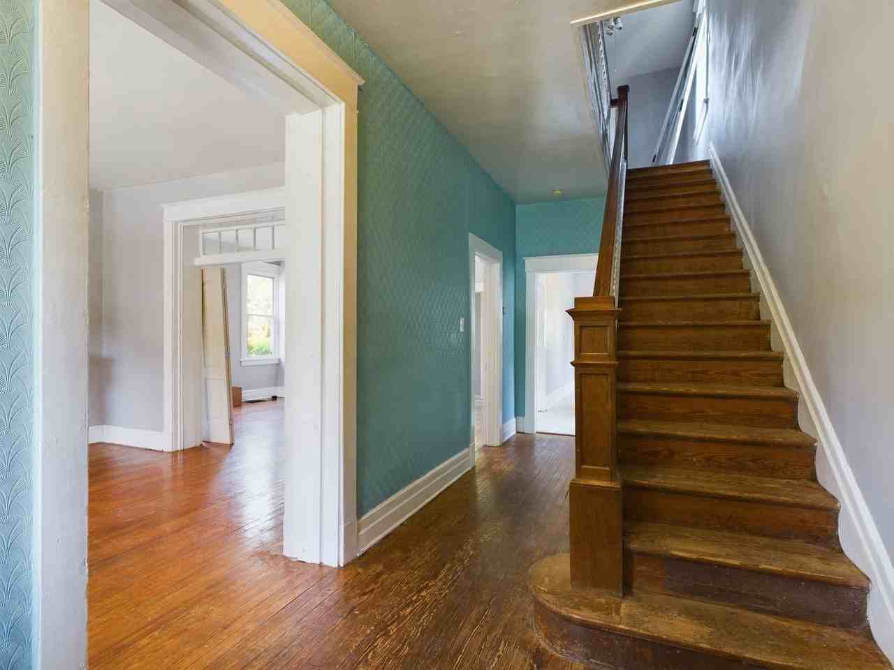 203 W 33rd St - Photo 3 of 32