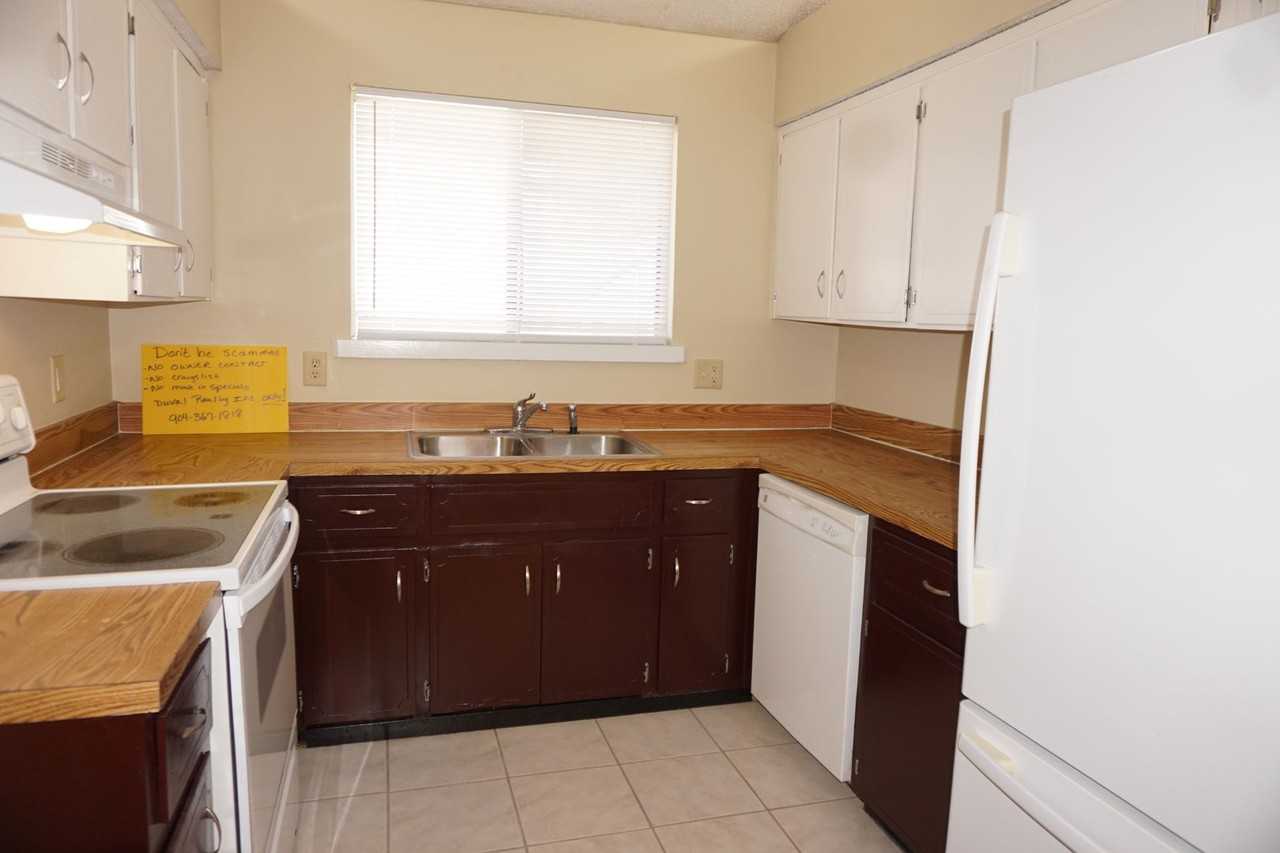 11621 Mccormick Rd - Photo 3 of 14