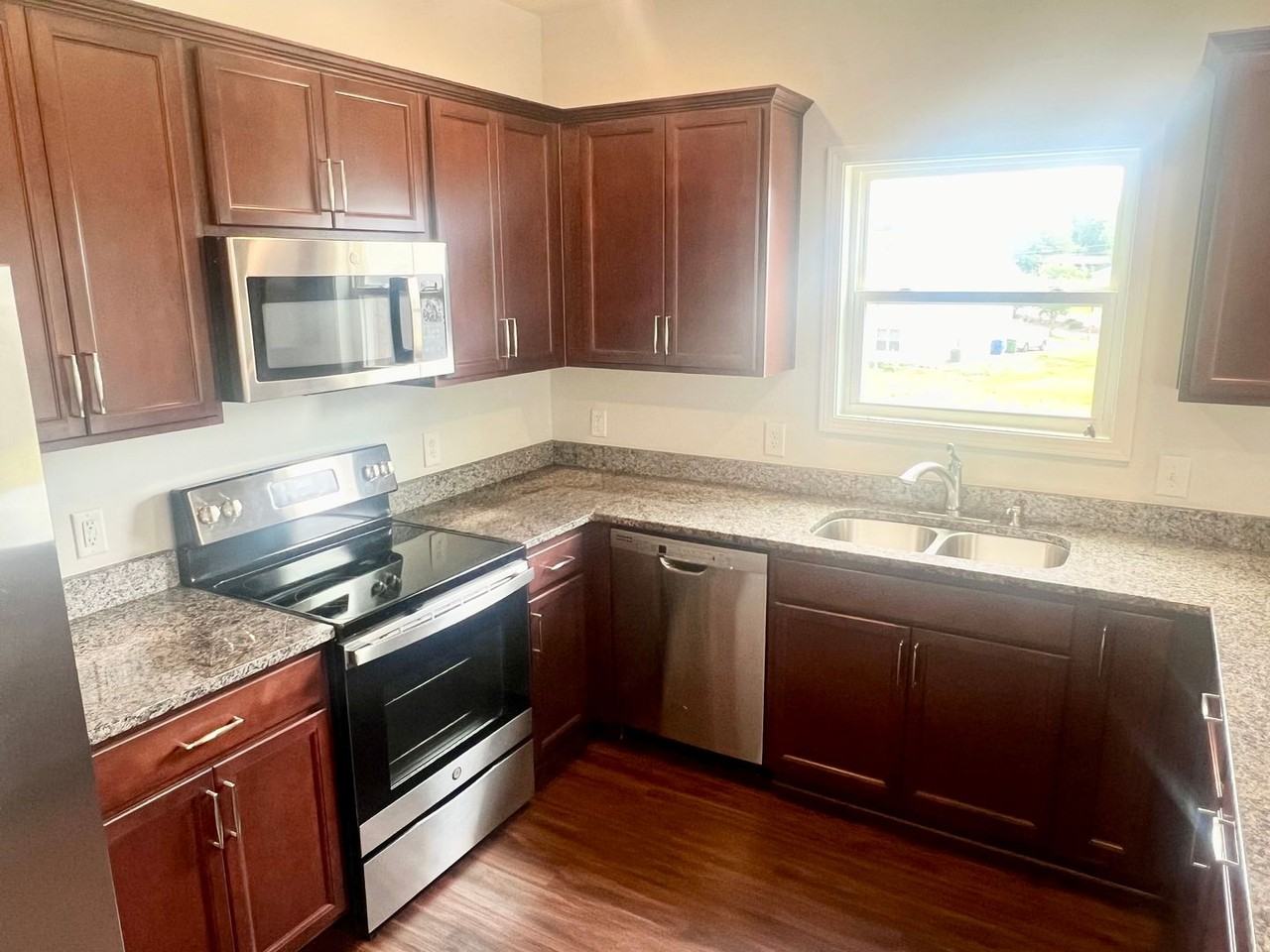 122 Kcf Dr - Photo 3 of 40