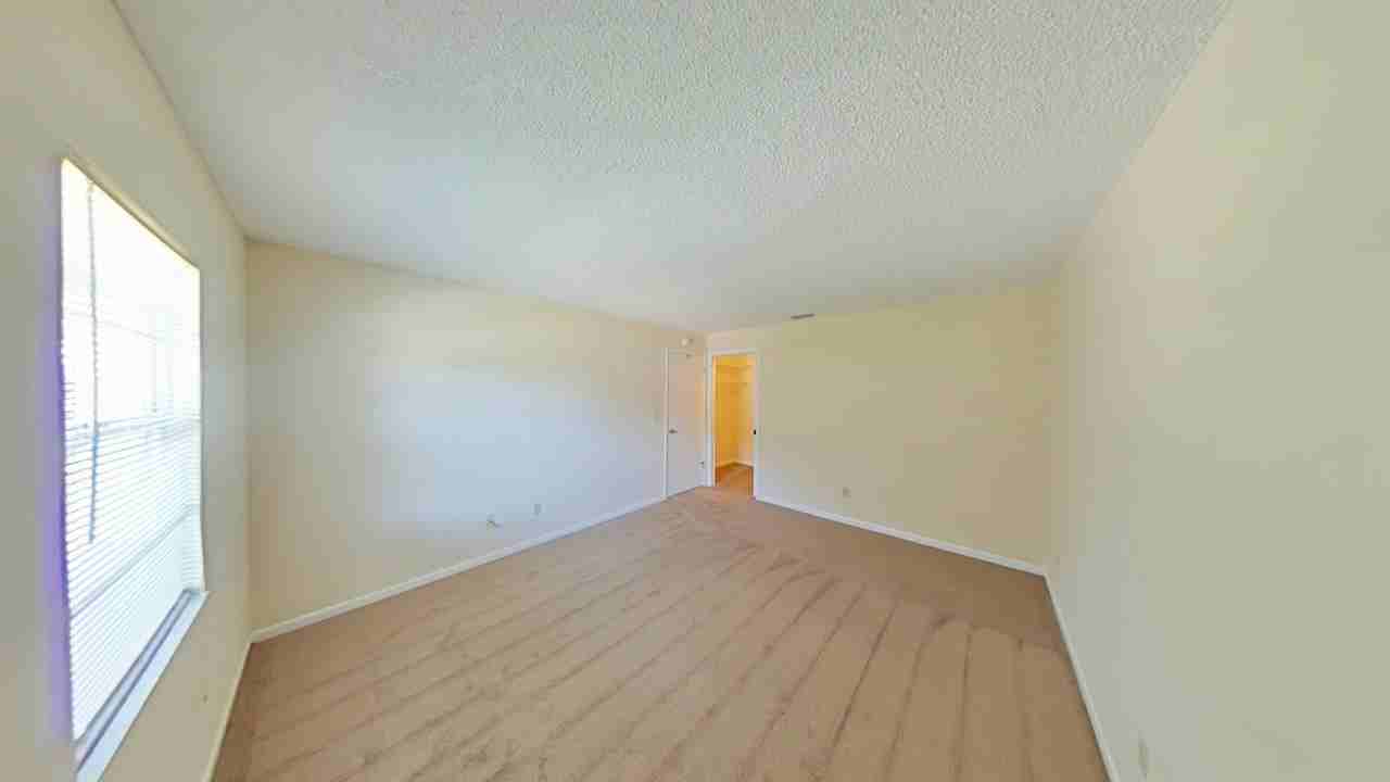 720 Ne 30th Ave #P - Photo 6 of 8