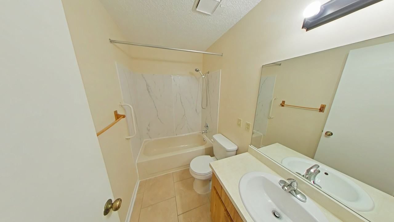 720 Ne 30th Ave #P - Photo 7 of 8