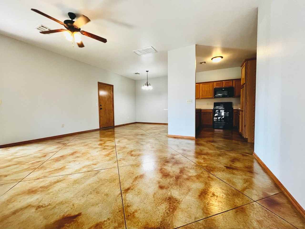 11363 Walters Ave - Photo 3 of 12