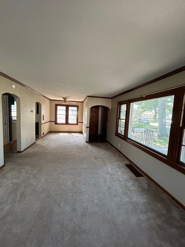 2320 Glenwood Ave - Photo 2 of 7