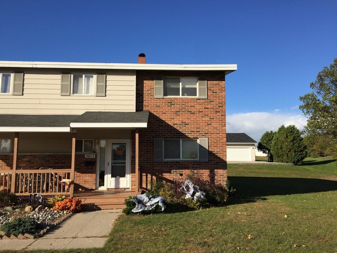 9803B Minnesota St - Photo 2 of 11