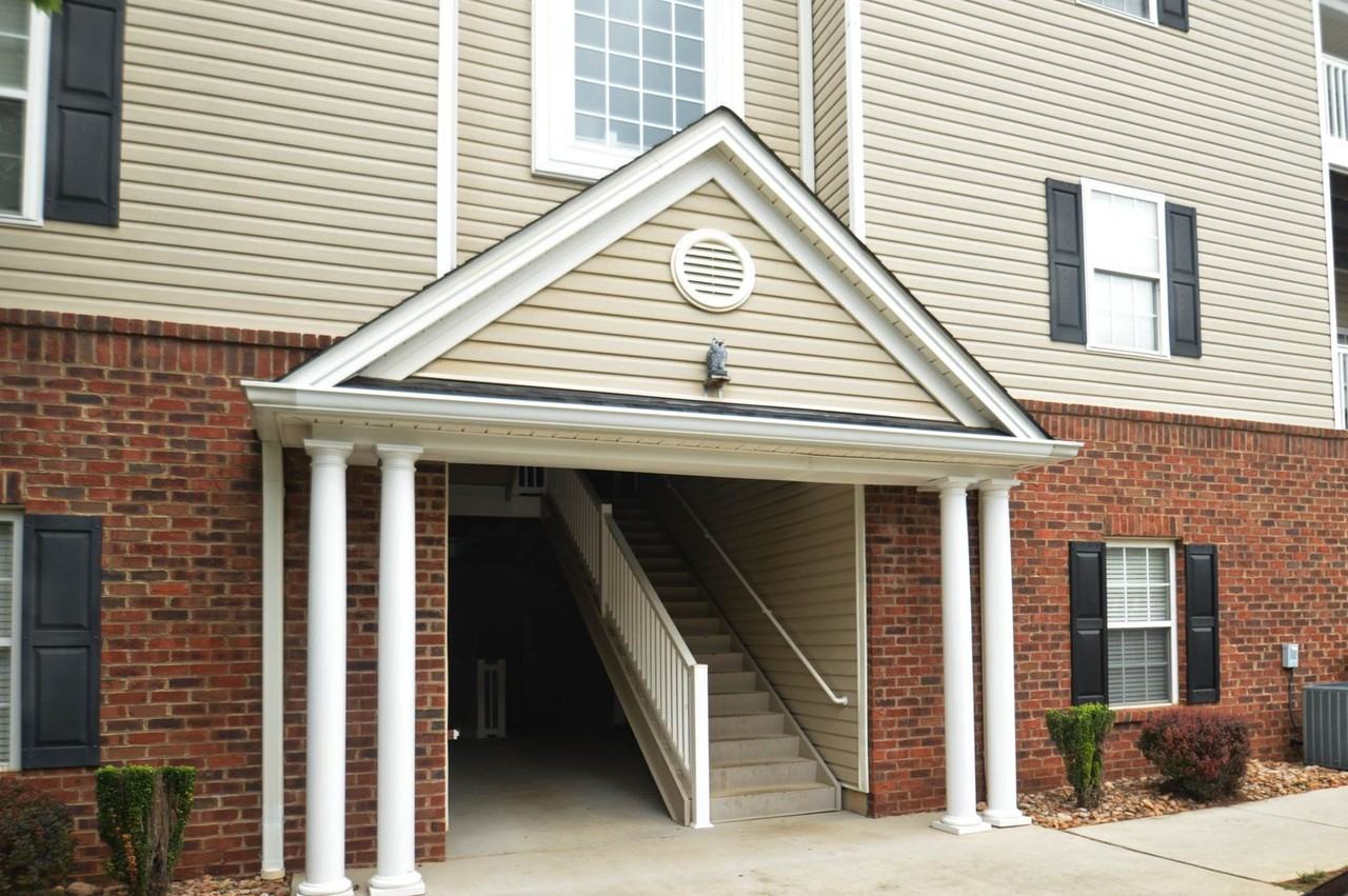 205 Capital St #201