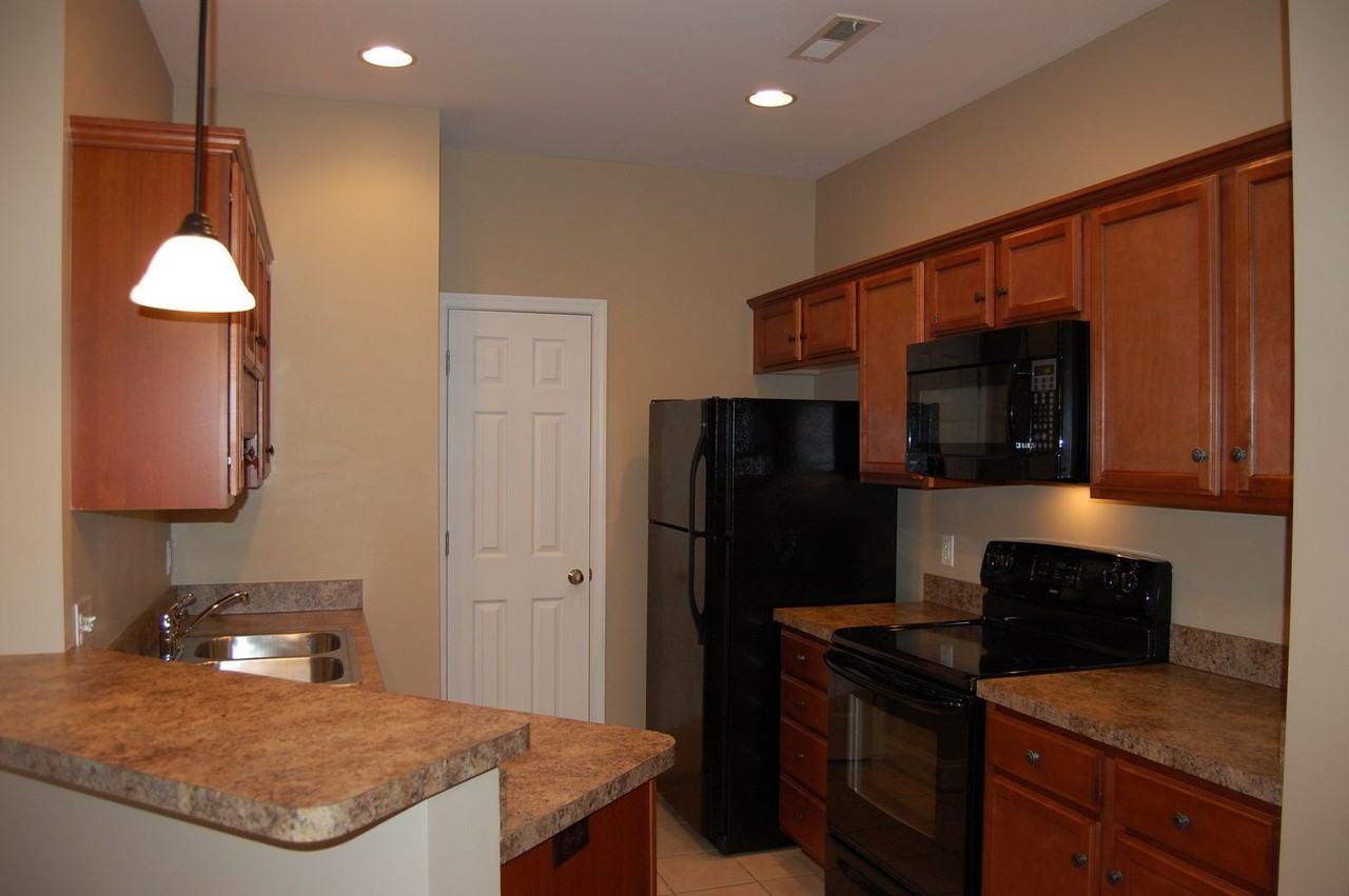 205 Capital St #201 - Photo 3 of 13