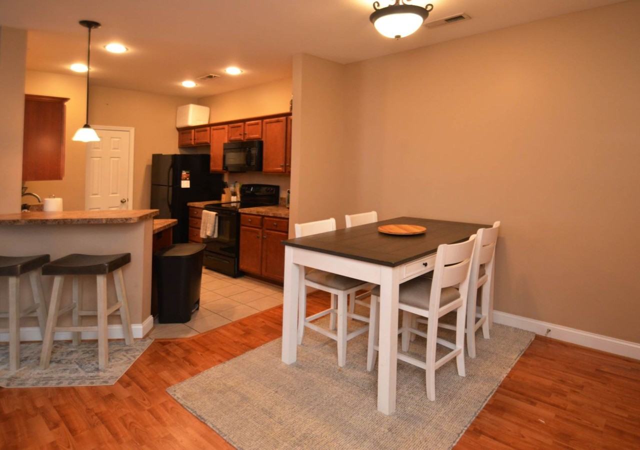 205 Capital St #201 - Photo 4 of 13