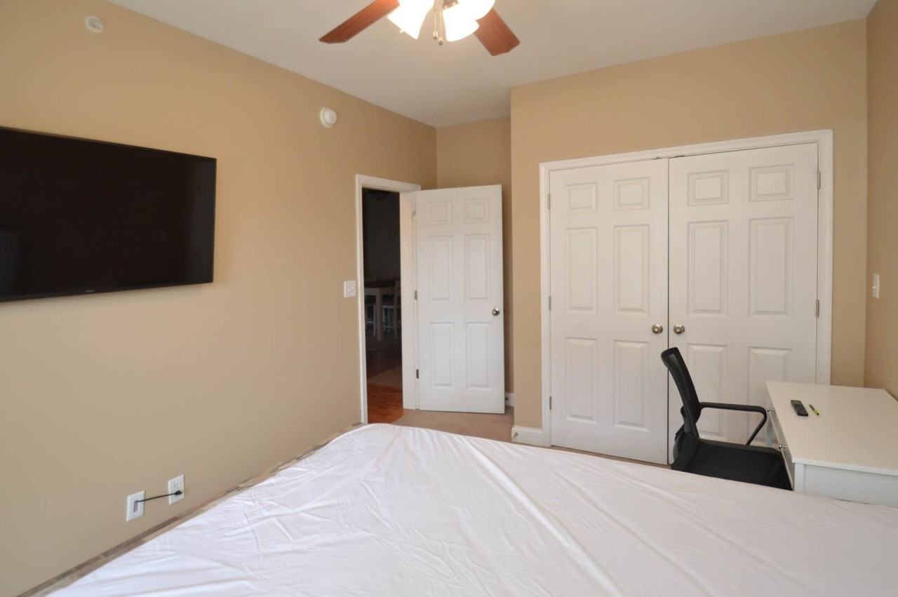 205 Capital St #201 - Photo 5 of 13