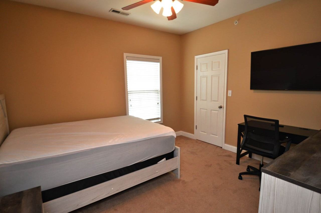 205 Capital St #201 - Photo 7 of 13