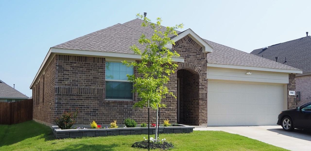 1116 Mesquite Ln - Photo 2 of 28