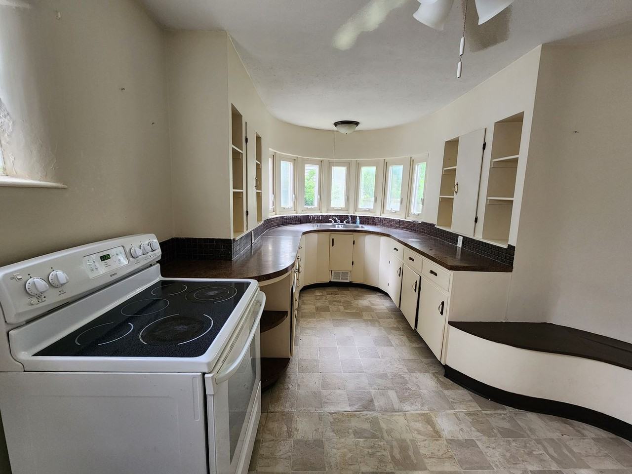 703 Cullom Street - Photo 6 of 11