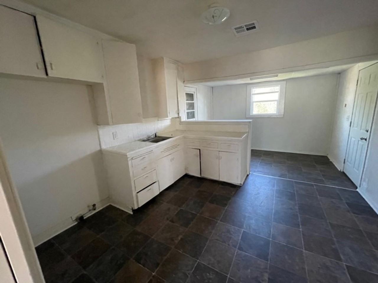 2212 Jane Street - Photo 3 of 9