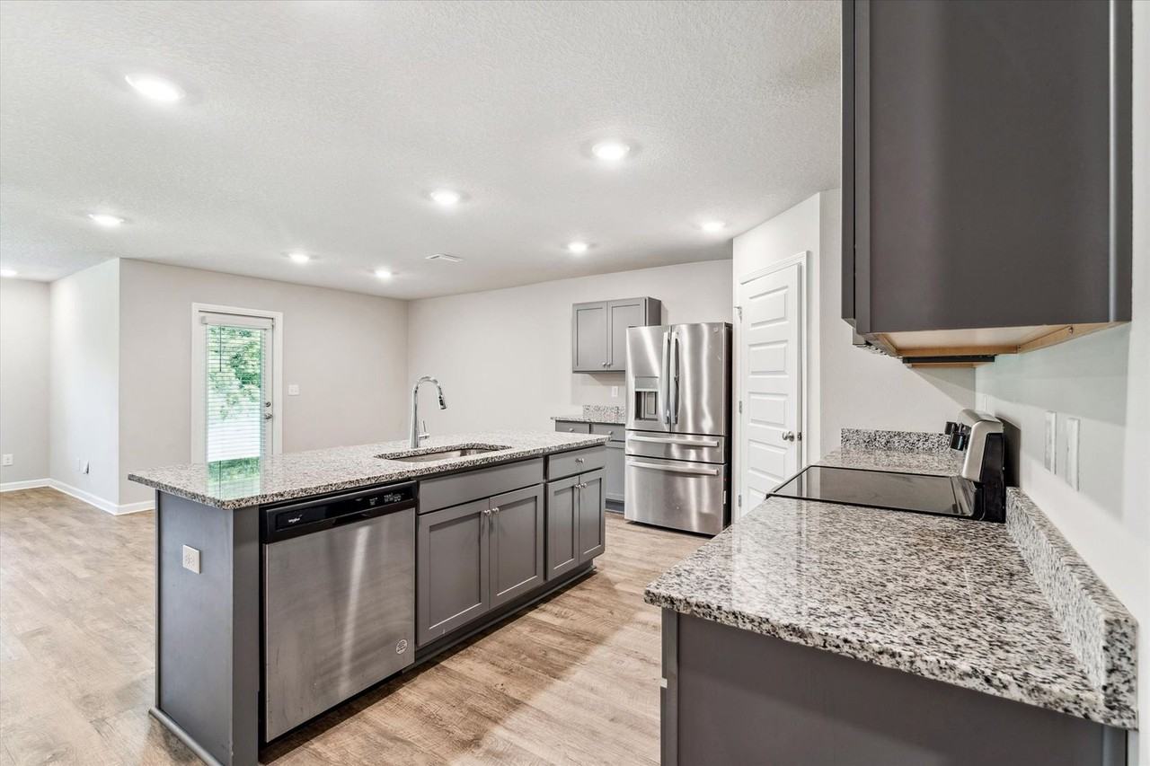 10864 Burlington Way N - Photo 2 of 20