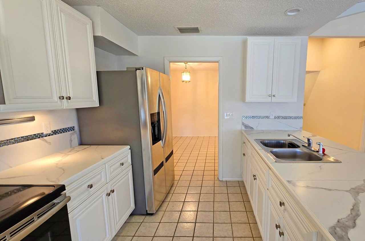6545 Waterford Cir - Photo 6 of 30