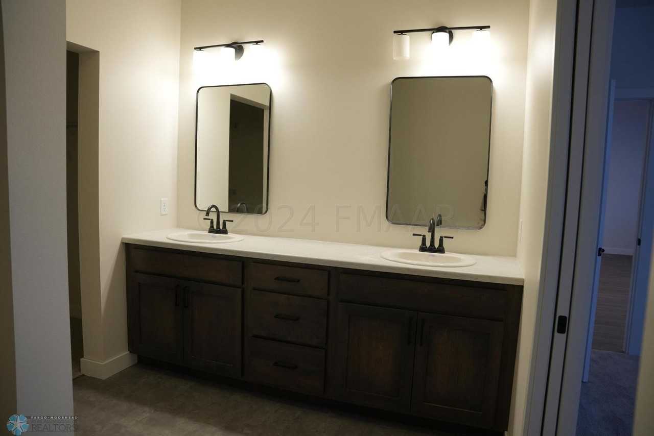 1518 6th Ave Ne - Photo 2 of 7