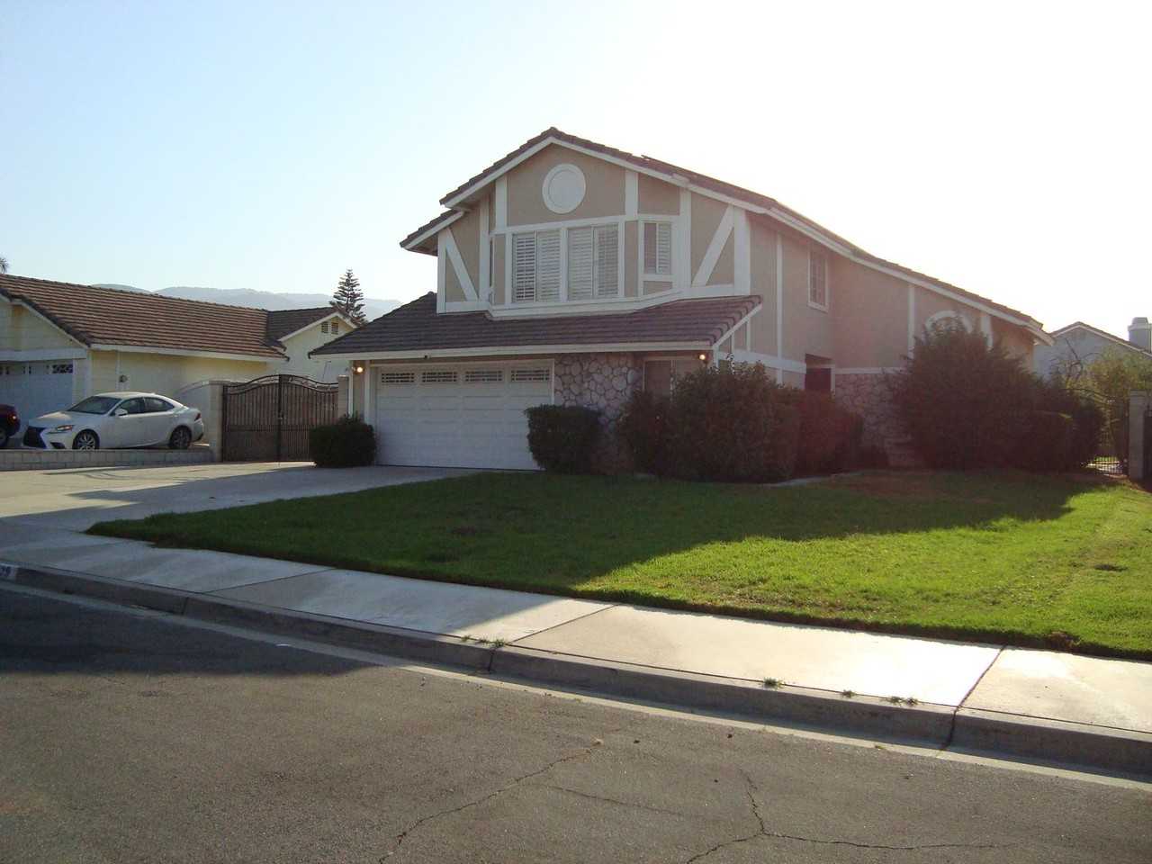 4529 San Benito St - Photo 2 of 9