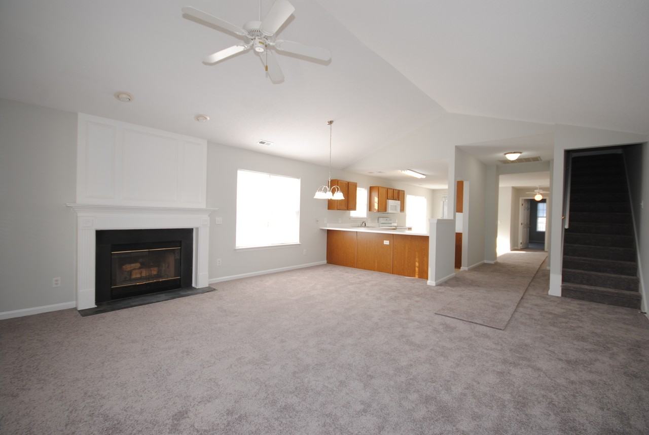 4311 Lakemoor Dr - Photo 3 of 32