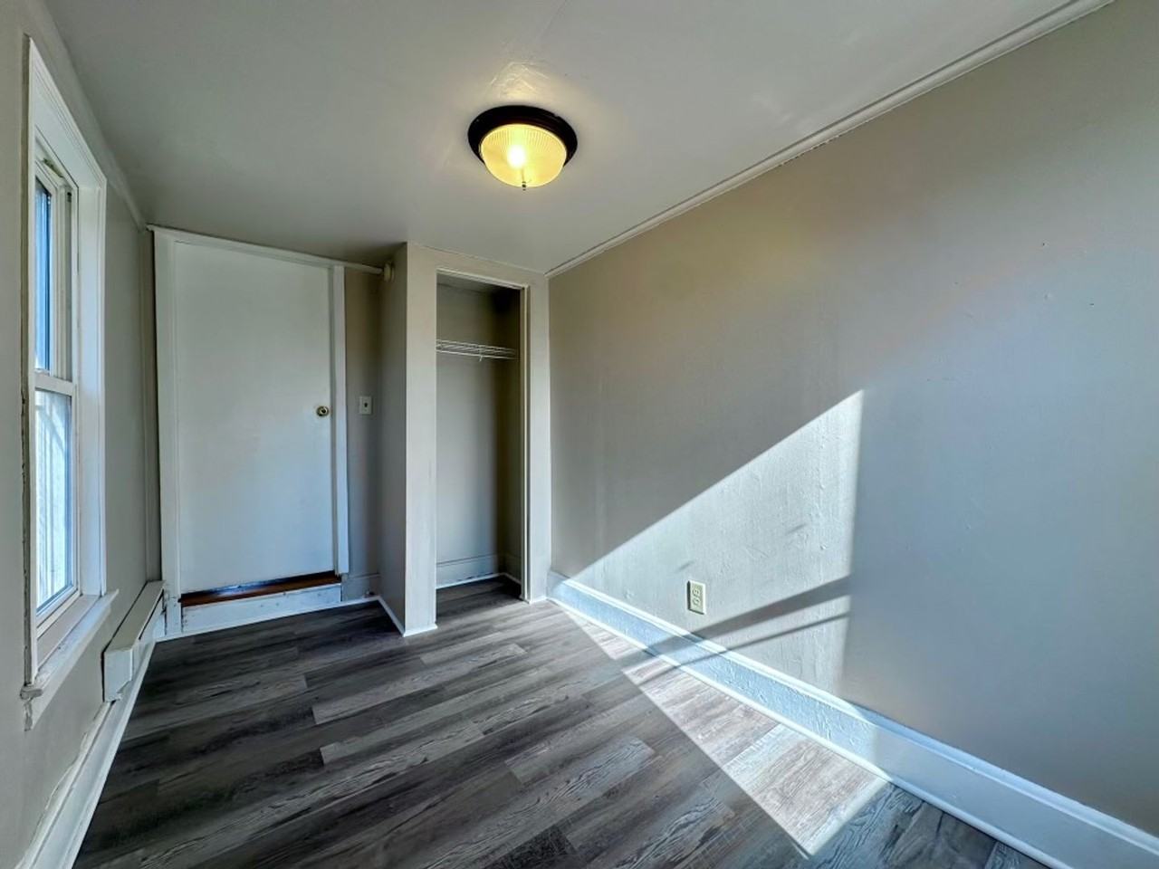 598 Rose Ave E - Photo 5 of 7