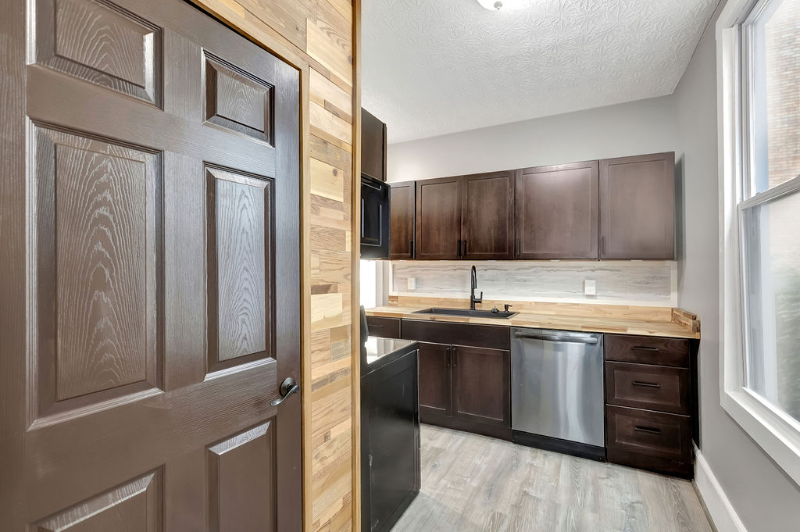 223 E 9th St - Photo 2 of 17