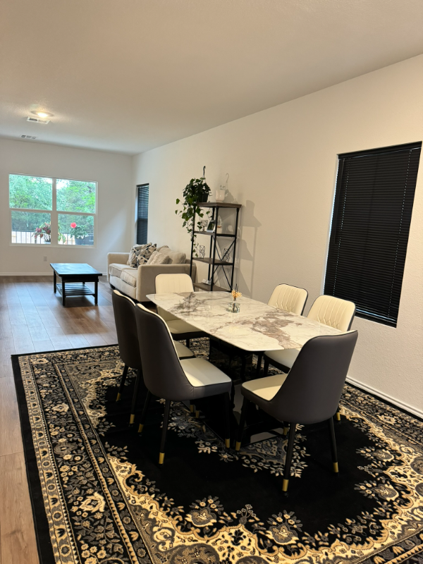 134 Maravillas Bend - Photo 5 of 10