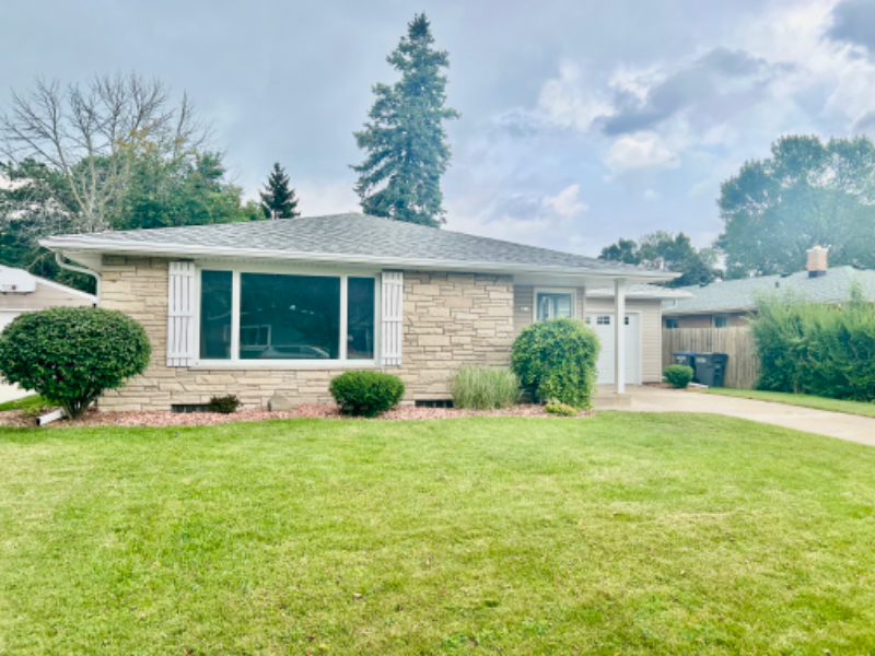 2812 Main Ave - Photo 2 of 20