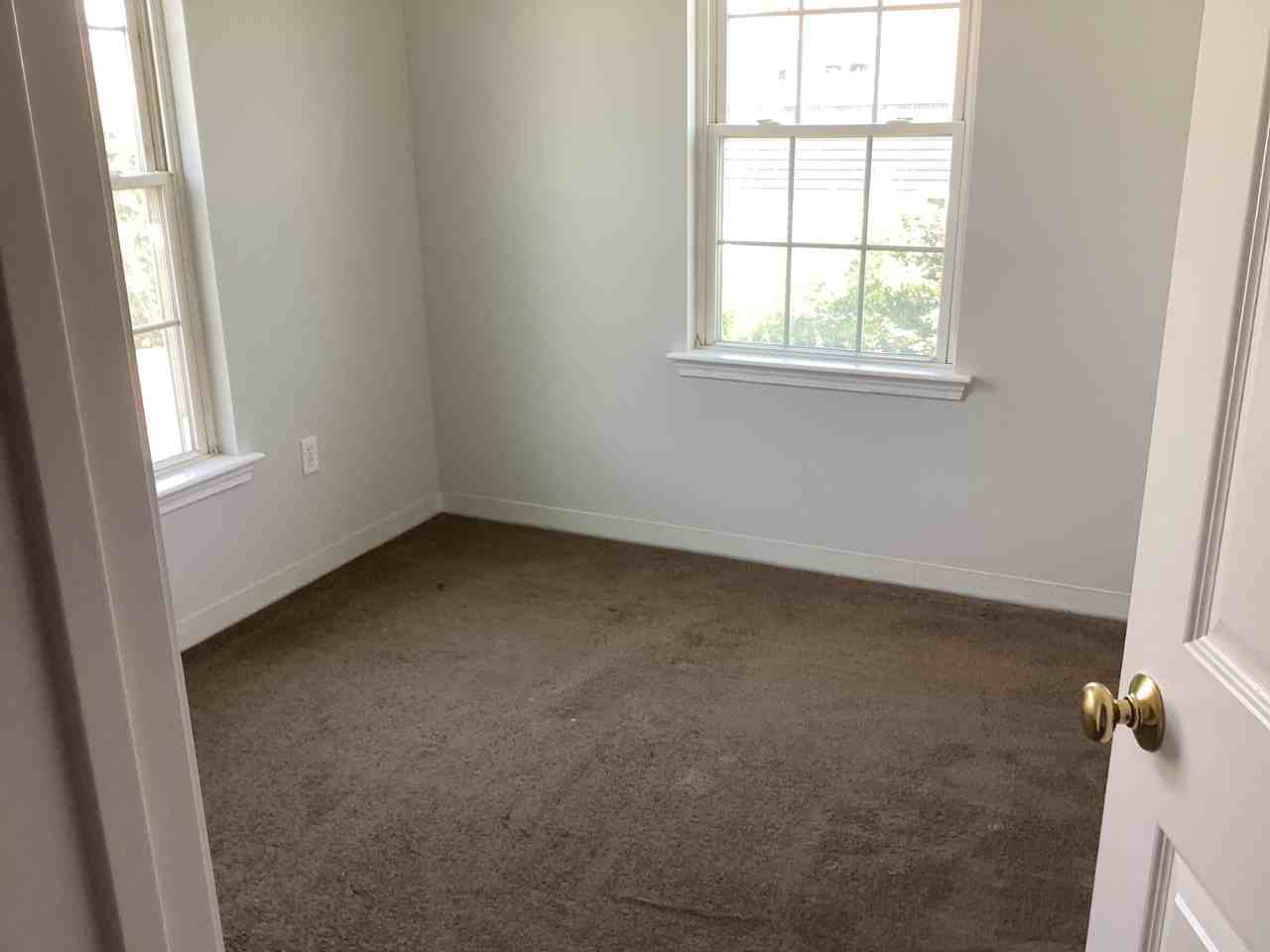 262 Newfield Ave #262 - Photo 3 of 15