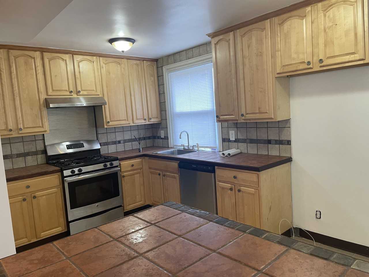 1104 Unruh Ave #NA - Photo 3 of 17