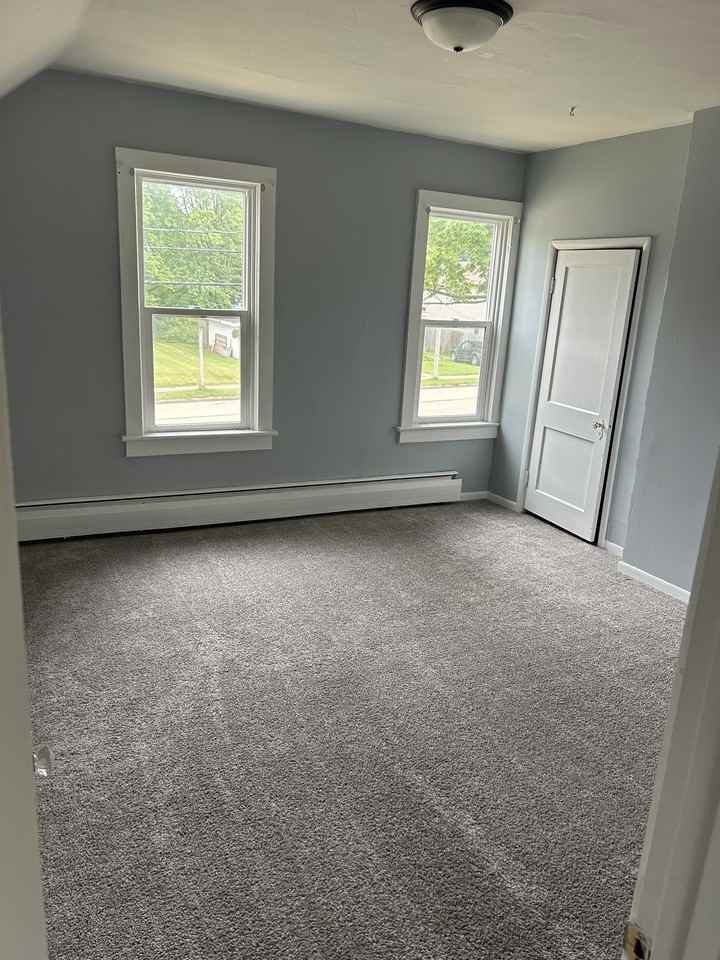 90 1/2 8th St - Photo 3 of 8