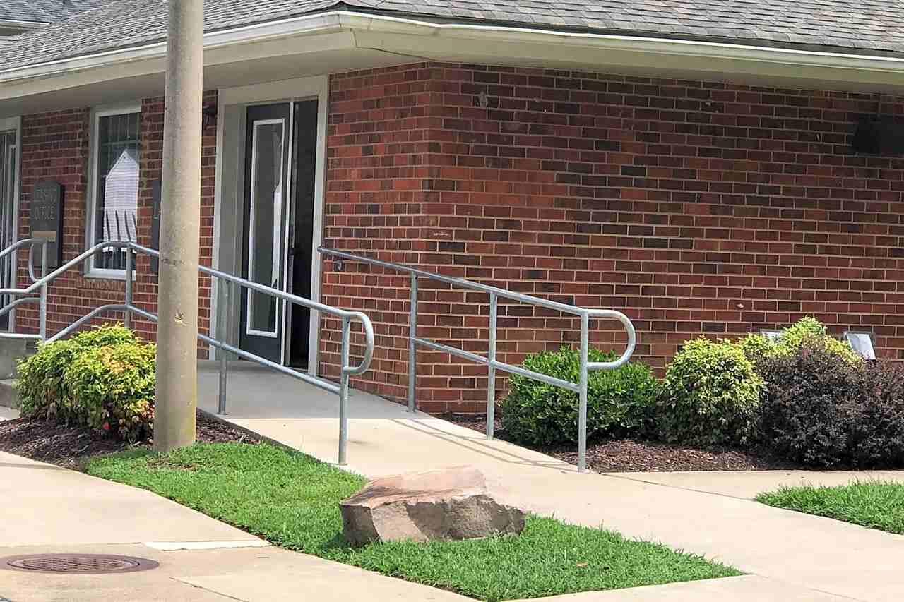 Oakmeade - Photo 4 of 7