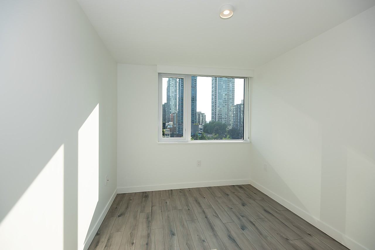 1107 Richards Street - Photo 17